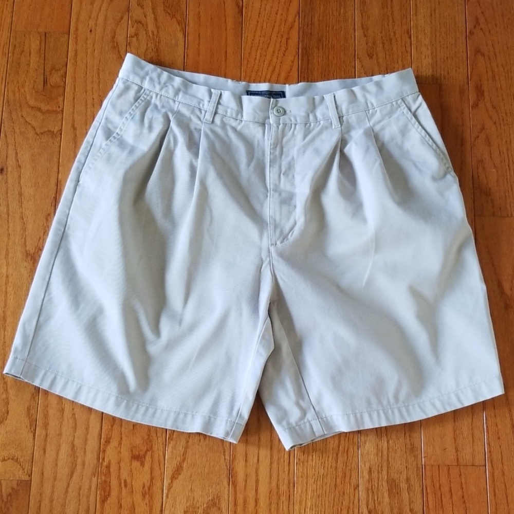Susquehanna Trail Outfitters Pleated Khaki Shorts